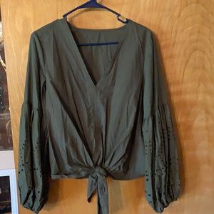Green tie blouse with wide sleeves